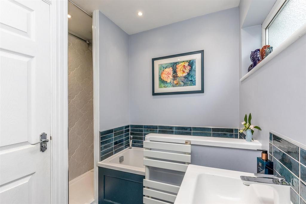 New Bathroom 2.jpg