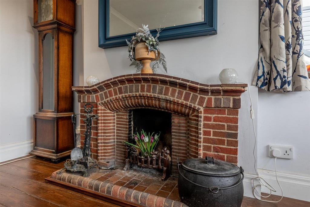 Denny View, Portishead Fire place.jpg