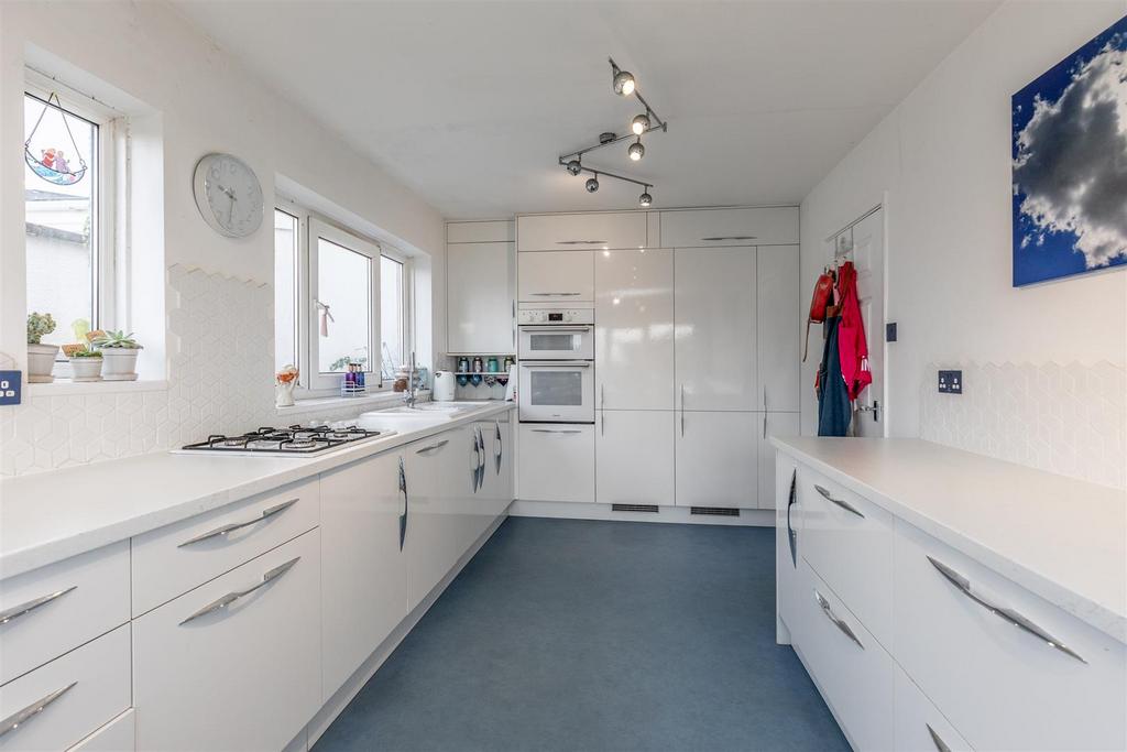 Denny View, Portishead Kitchen 2.jpg