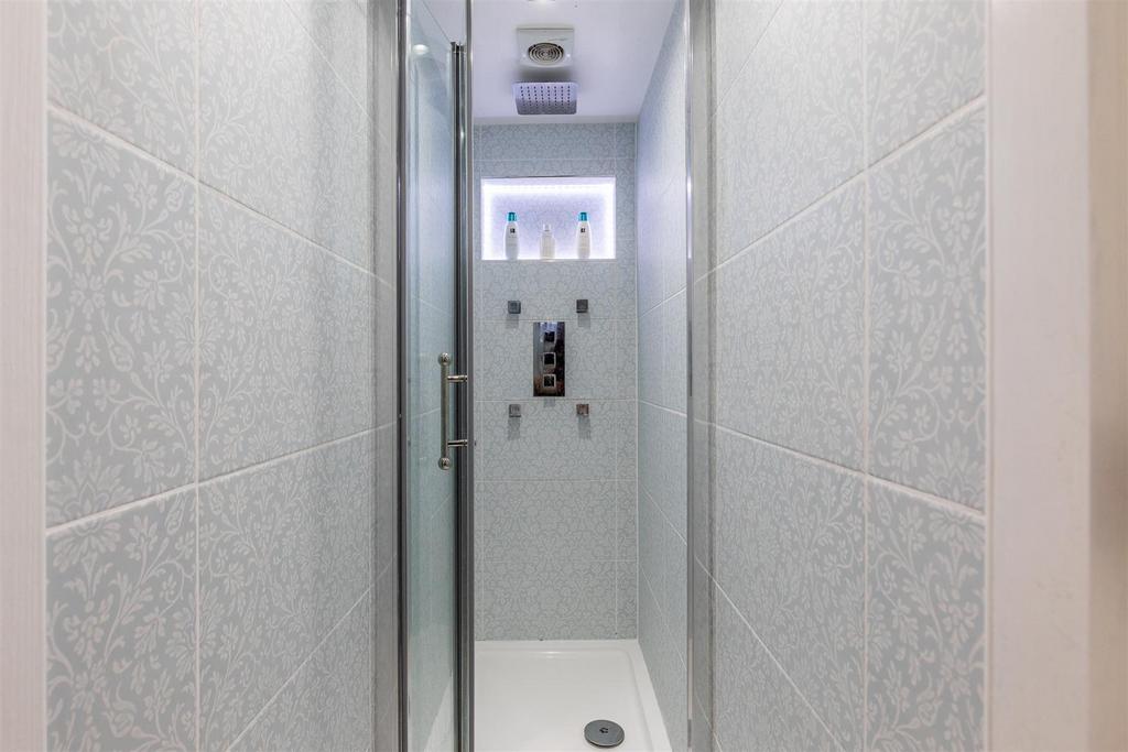 Denny View, Portishead Shower.jpg