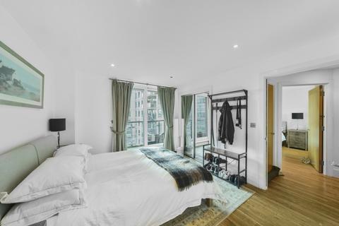 2 bedroom flat for sale, Galleon House, St George Wharf, SW8