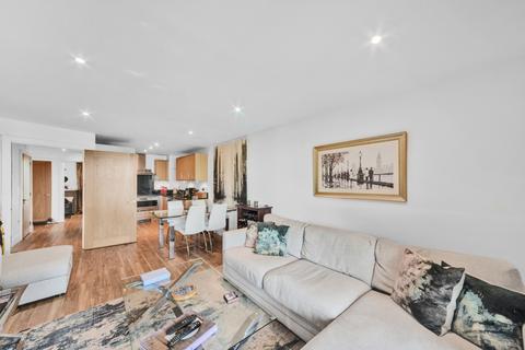 2 bedroom flat for sale, Galleon House, St George Wharf, SW8