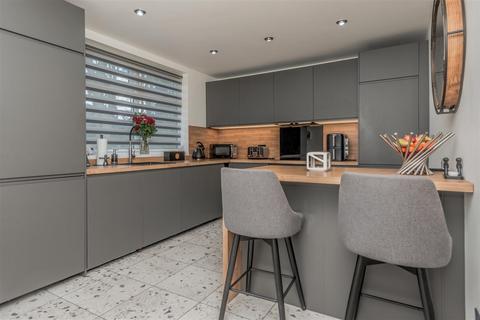 2 bedroom cottage for sale, Forge Row, New Farnley, Leeds