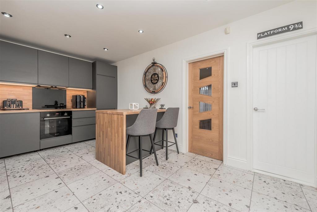 Fitted Dining Kitchen: