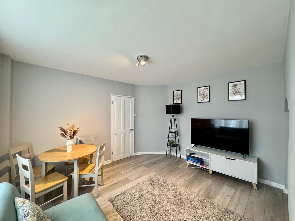 Lounge/dining area