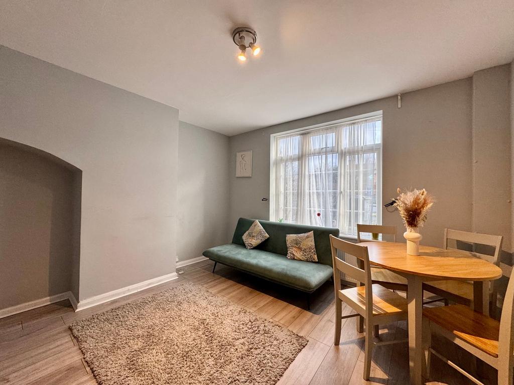 Lounge/dining area