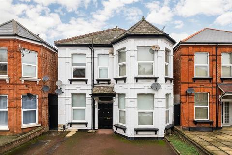 Studio to rent, Manstone Road, London NW2