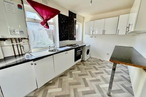 3 bedroom townhouse for sale, Canterbury Avenue, Bradford, West Yorkshire, BD5