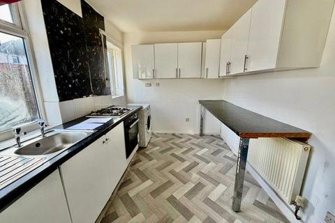 3 bedroom townhouse for sale, Canterbury Avenue, Bradford, West Yorkshire, BD5