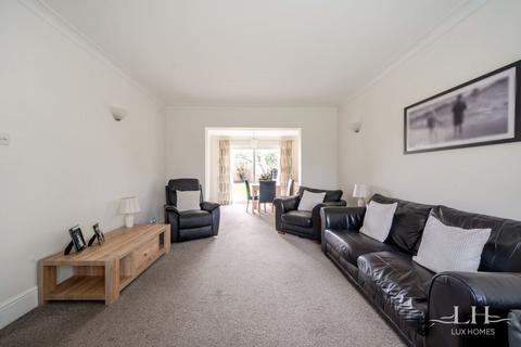 3 bedroom bungalow for sale, Lambs Lane North, Rainham