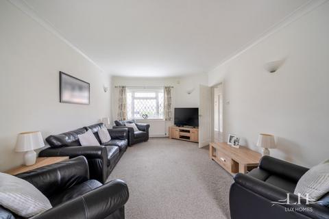 3 bedroom bungalow for sale, Lambs Lane North, Rainham
