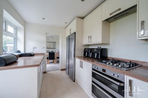 3 bedroom bungalow for sale, Lambs Lane North, Rainham