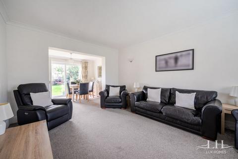 3 bedroom bungalow for sale, Lambs Lane North, Rainham