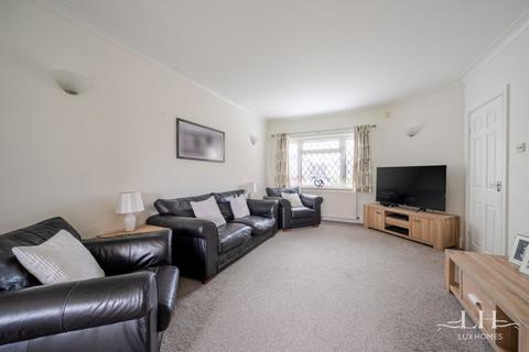 3 bedroom bungalow for sale, Lambs Lane North, Rainham