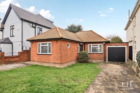 3 bedroom bungalow for sale, Lambs Lane North, Rainham