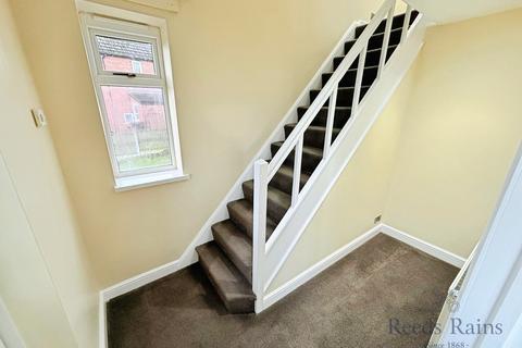2 bedroom semi-detached house to rent, Kentmere Place, Staffordshire ST5