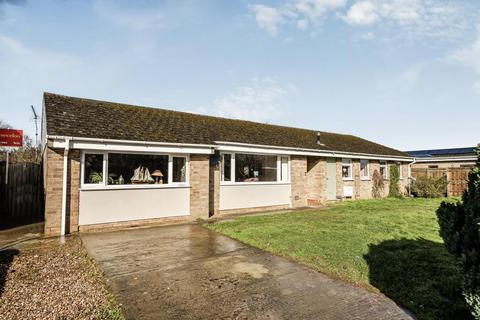 5 bedroom detached bungalow for sale, Swift Close,  Bicester,  Oxfordshire,  OX26