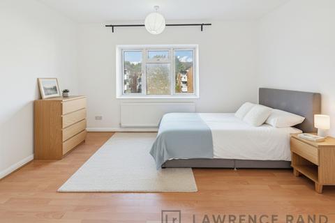 2 bedroom flat to rent, Pinner Road, Northwood, HA6