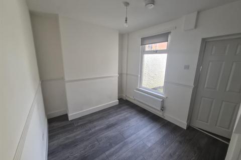 2 bedroom terraced house to rent, Belfast Road, Liverpool, L13