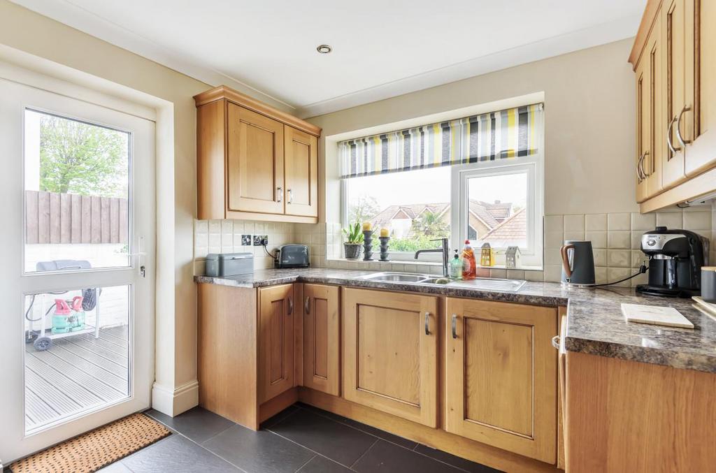 Kitchen 2.jpg