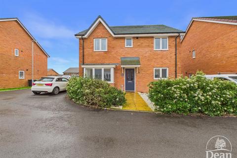 4 bedroom detached house for sale, Snowdrop Crescent, Lydney GL15