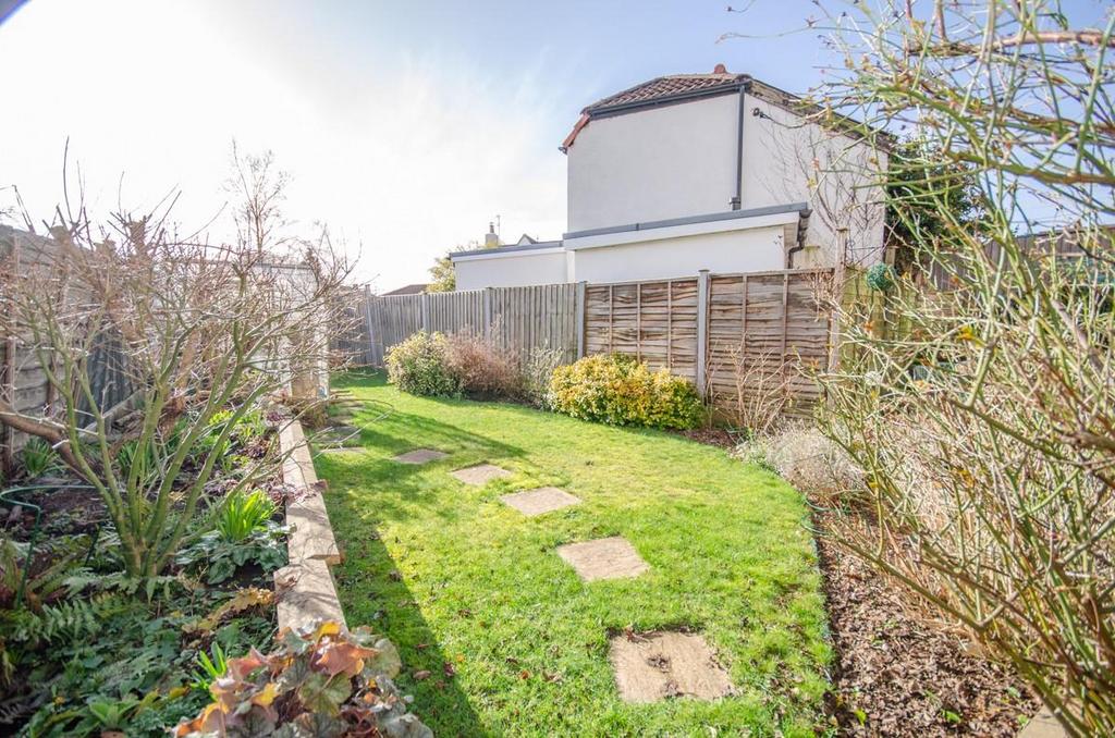 Rear garden pic 2.jpg