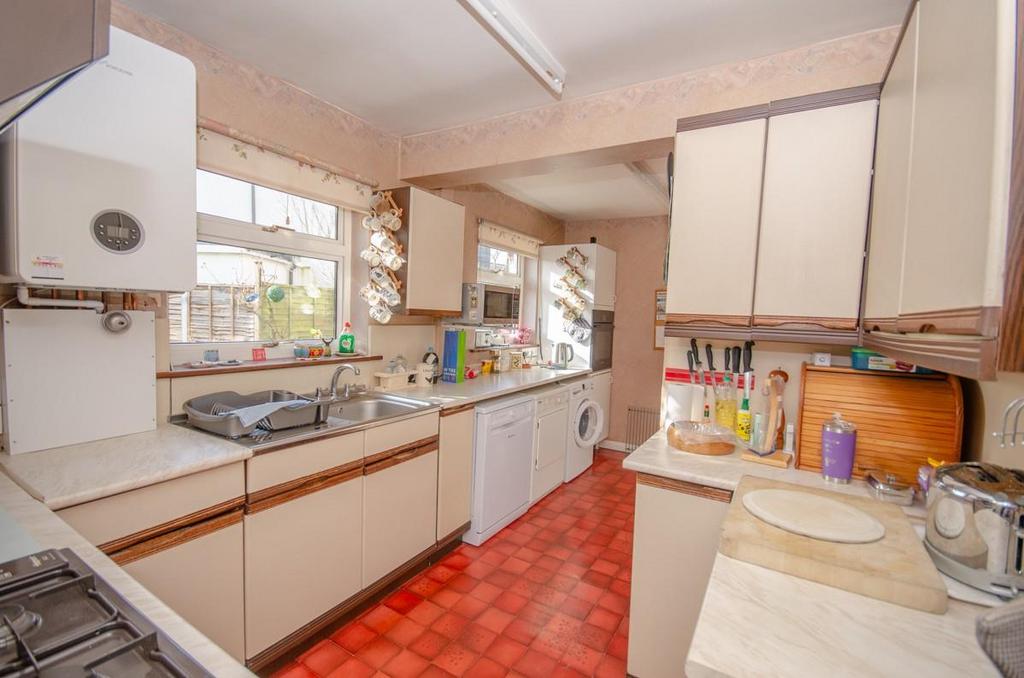 Kitchen pic 2.jpg