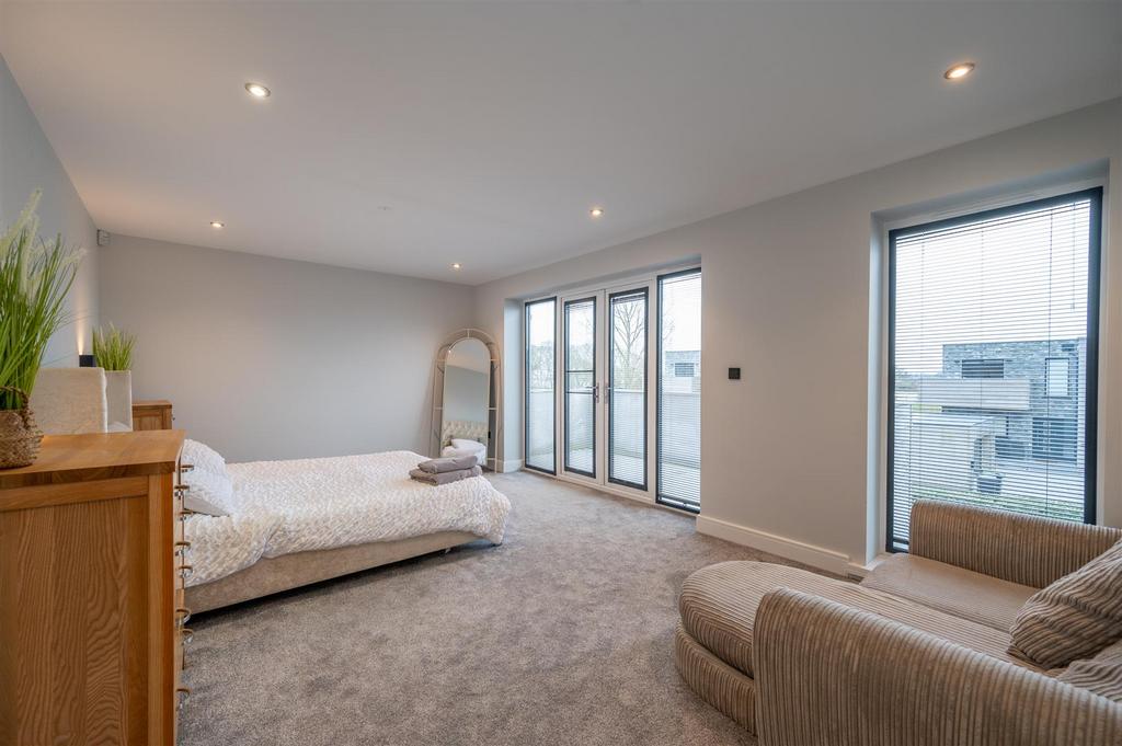 Plot 5 Yacht Haven 25 18.jpg