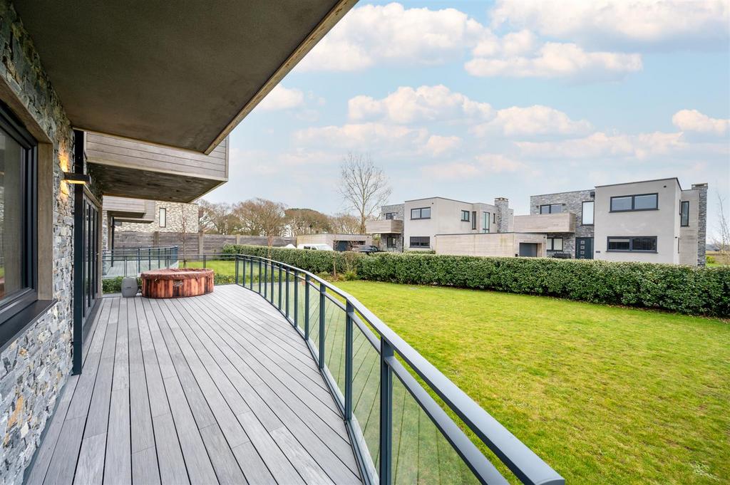 Plot 5 Yacht Haven 25 27.jpg