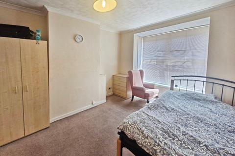 1 bedroom house to rent, The Crescent, SO50