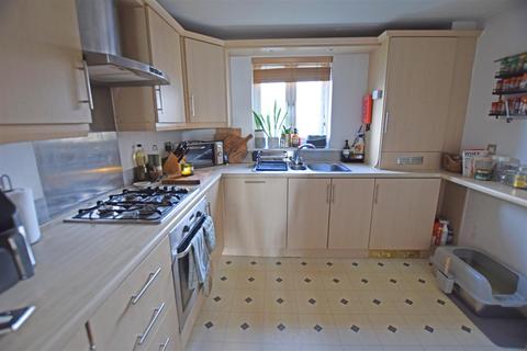 2 bedroom flat to rent, Sienna House, Vellacott Close, Cardiff.