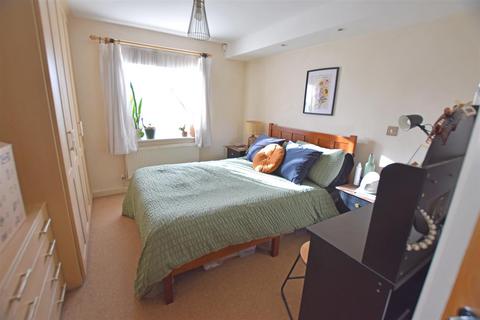 2 bedroom flat to rent, Sienna House, Vellacott Close, Cardiff.