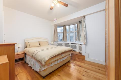 2 bedroom flat for sale, Princes Court, Brompton Road, London SW3