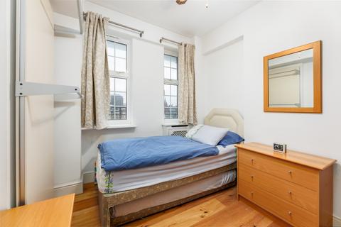 2 bedroom flat for sale, Princes Court, Brompton Road, London SW3