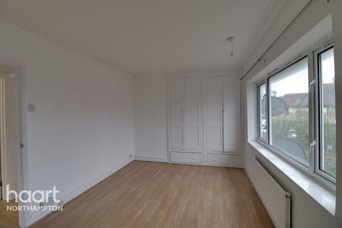 2 bedroom semi-detached house to rent, Countess Road, Northampton