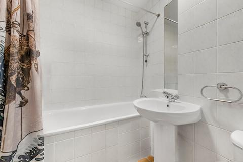 1 bedroom flat to rent, Hill Court, Putney Hill, Putney, London