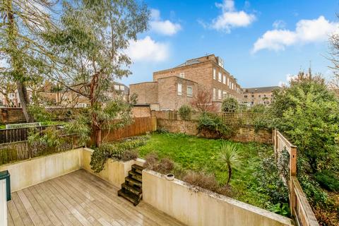 2 bedroom house to rent, Colinette Road, London