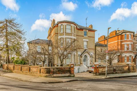 2 bedroom house to rent, Colinette Road, London