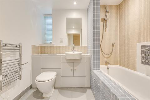 2 bedroom flat to rent, Kew Bridge Court, London