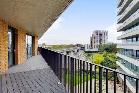 2 bedroom apartment to rent, Mercier Court, Royal Wharf