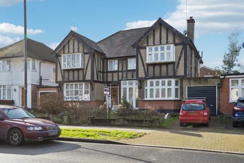 4 bedroom semi-detached house to rent, Lyncroft Avenue