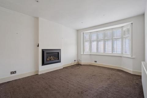 4 bedroom semi-detached house to rent, Lyncroft Avenue