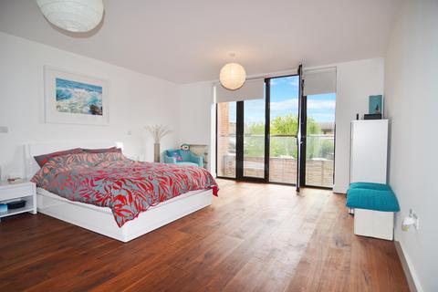 2 bedroom flat to rent, Winchester Street, London, UK