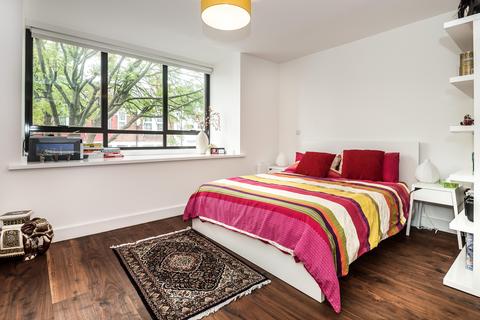 2 bedroom flat to rent, Winchester Street, London, UK