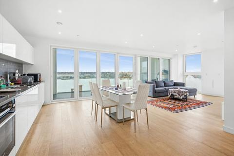 3 bedroom apartment for sale, Carrick House, Royal Wharf, E16