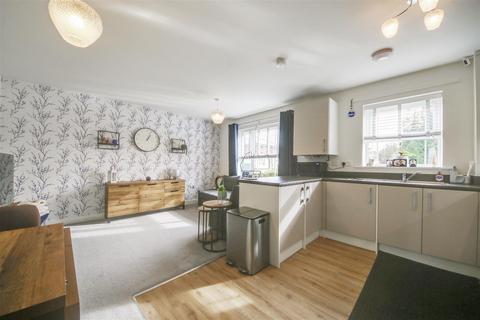 2 bedroom flat for sale, Heath Way, Shenley
