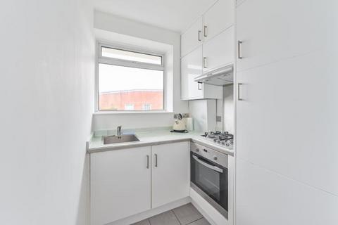 1 bedroom flat for sale, Chalmers House, York Road, London, SW11