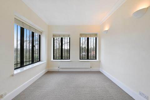 3 bedroom flat for sale, Christ Church Mount, Epsom