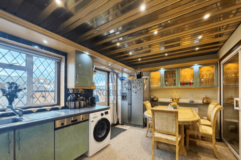 5 bedroom semi-detached house for sale, Hayes, UB4