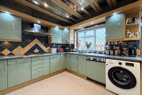 5 bedroom semi-detached house for sale, Hayes, UB4